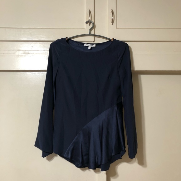 Elizabeth and James Krissy Asymmetrical Blouse - Picture 3 of 11